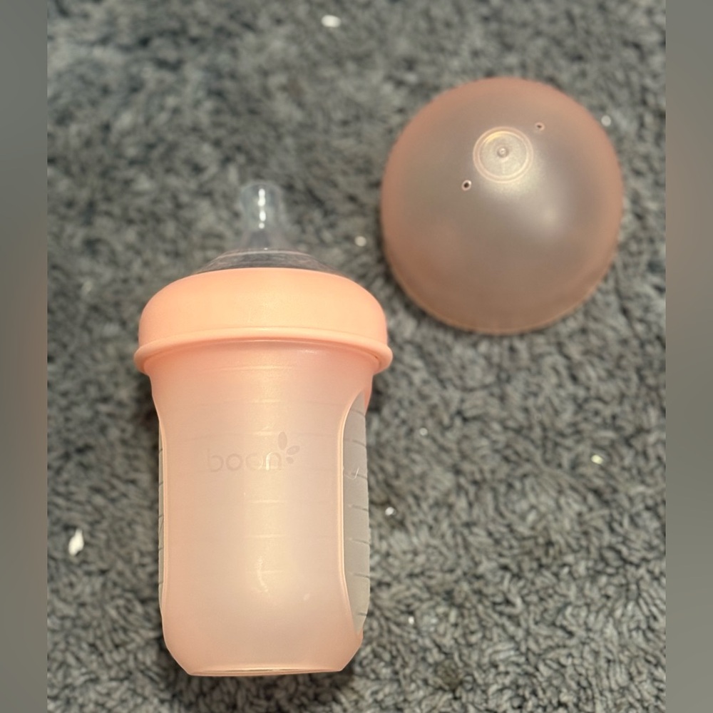 NWOT 240ml light coral boon silicone pouch bottle